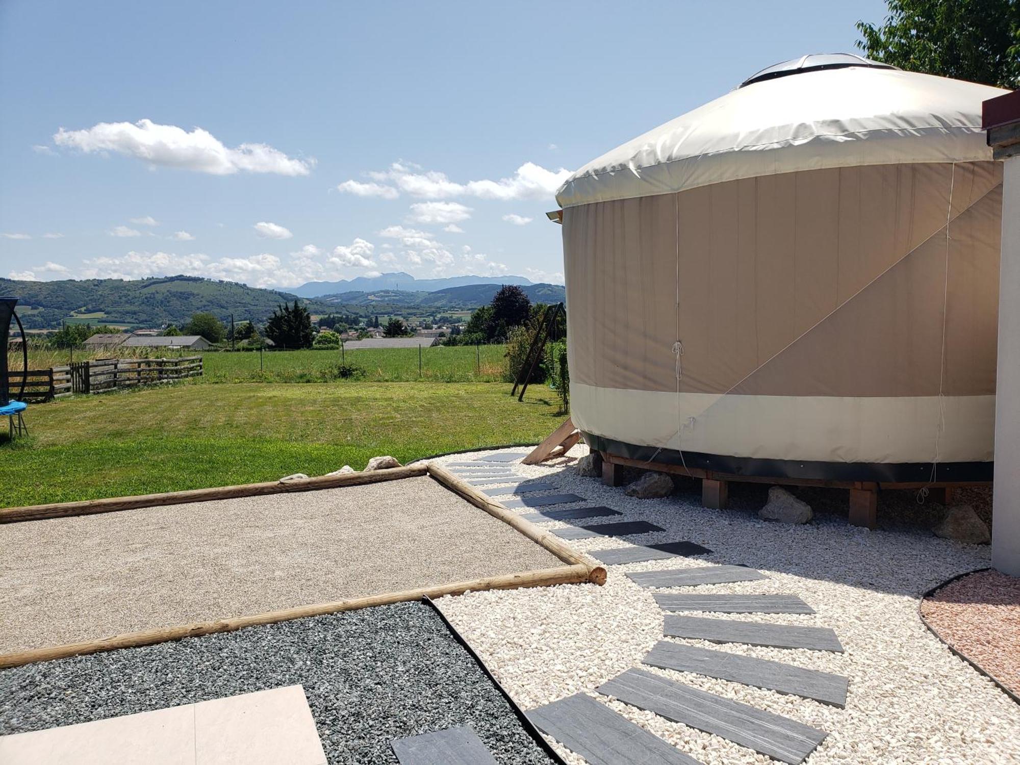 Yourte Atypique Entre Lyon Et Grenoble ! Vue Sur Les Montagnes. Nohant-en-Gracay Exterior photo